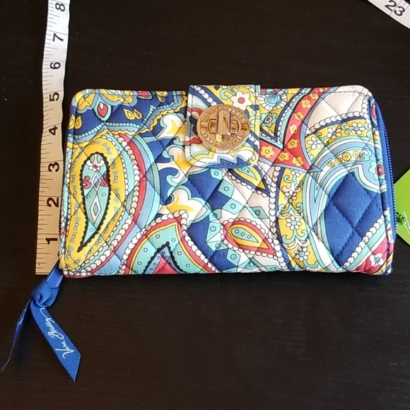 💙VERA BRADLEY💙Marina Paisley Turn Lock Wallet in Cotton/NWT - Picture 5 of 5